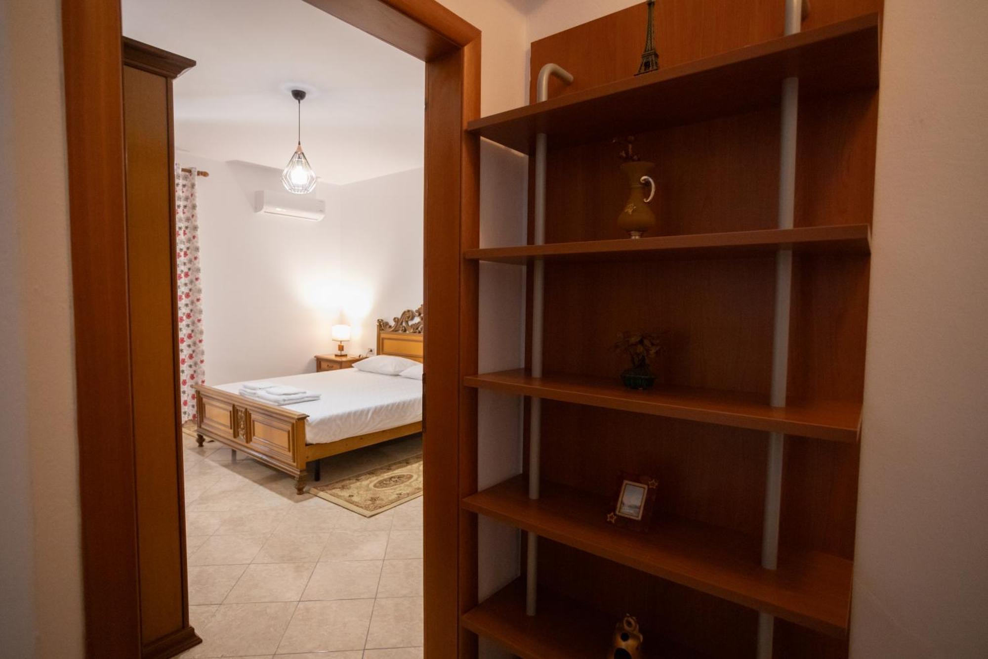 Sunny And Spacious In Apartament Orikum