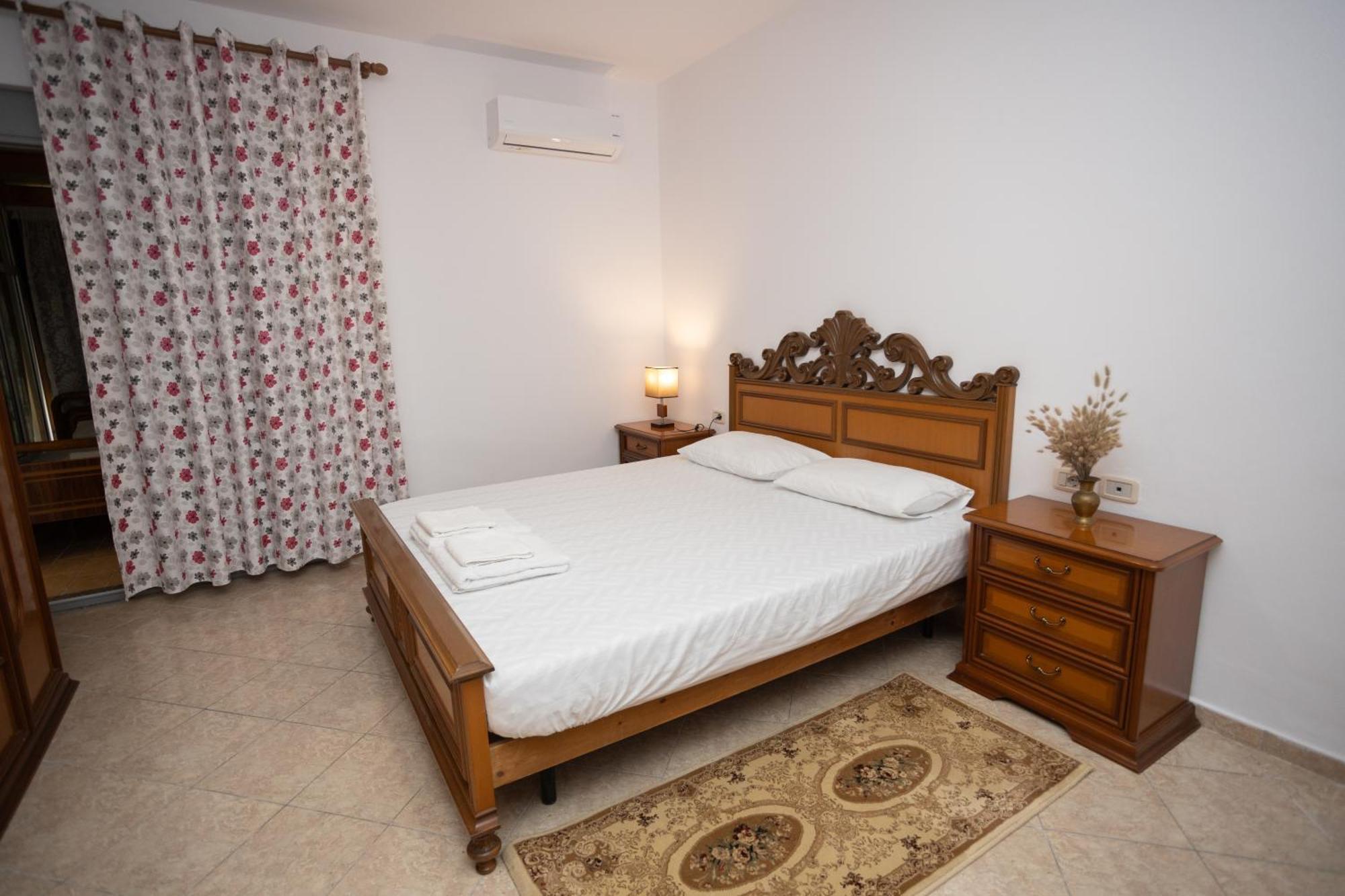 Sunny And Spacious In Apartament *