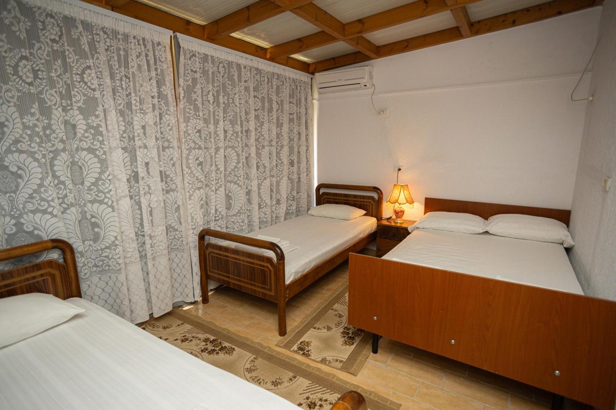 Sunny And Spacious In Apartament