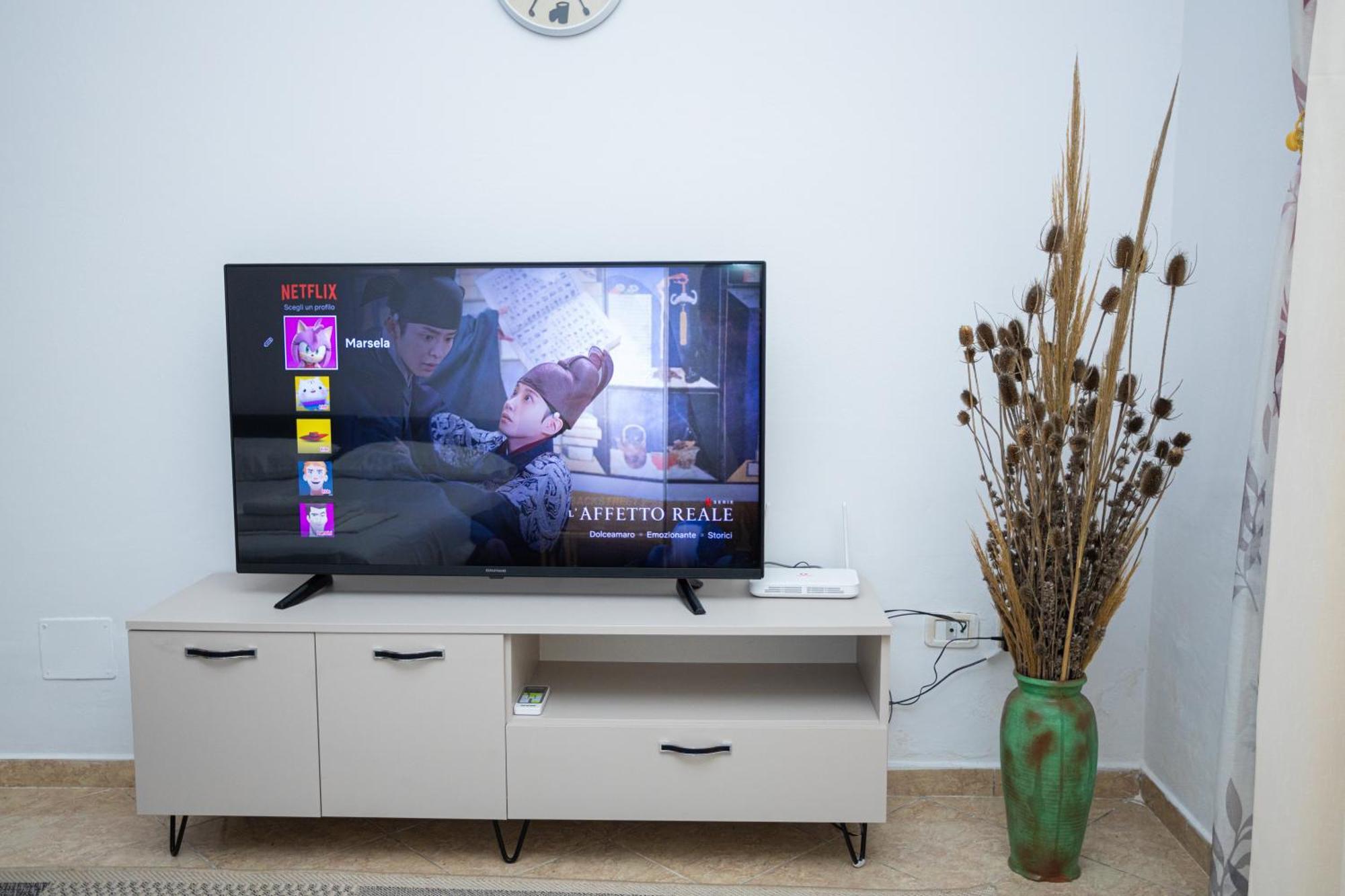 Sunny And Spacious In Apartament Orikum
