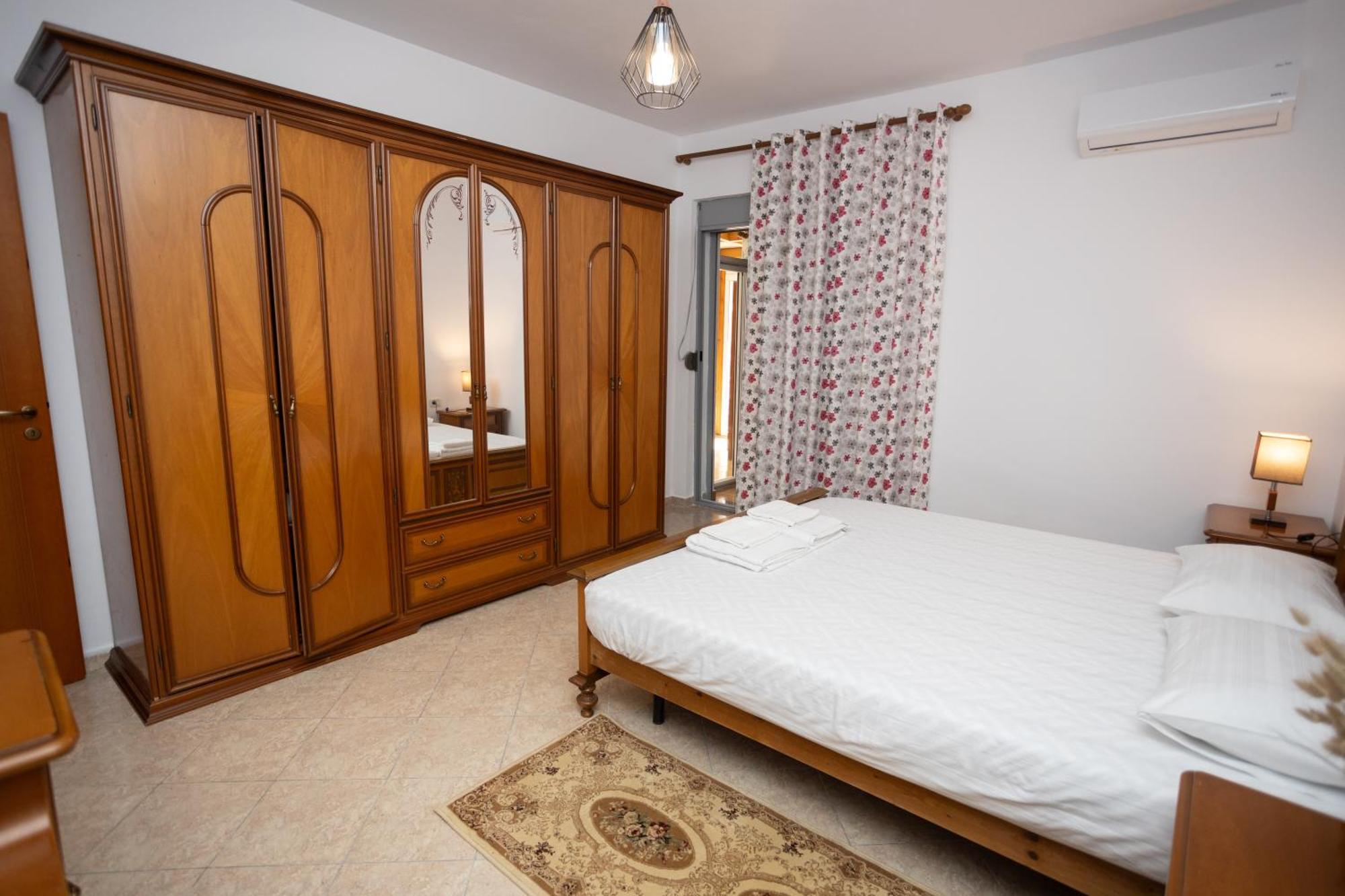 Sunny And Spacious In Apartament