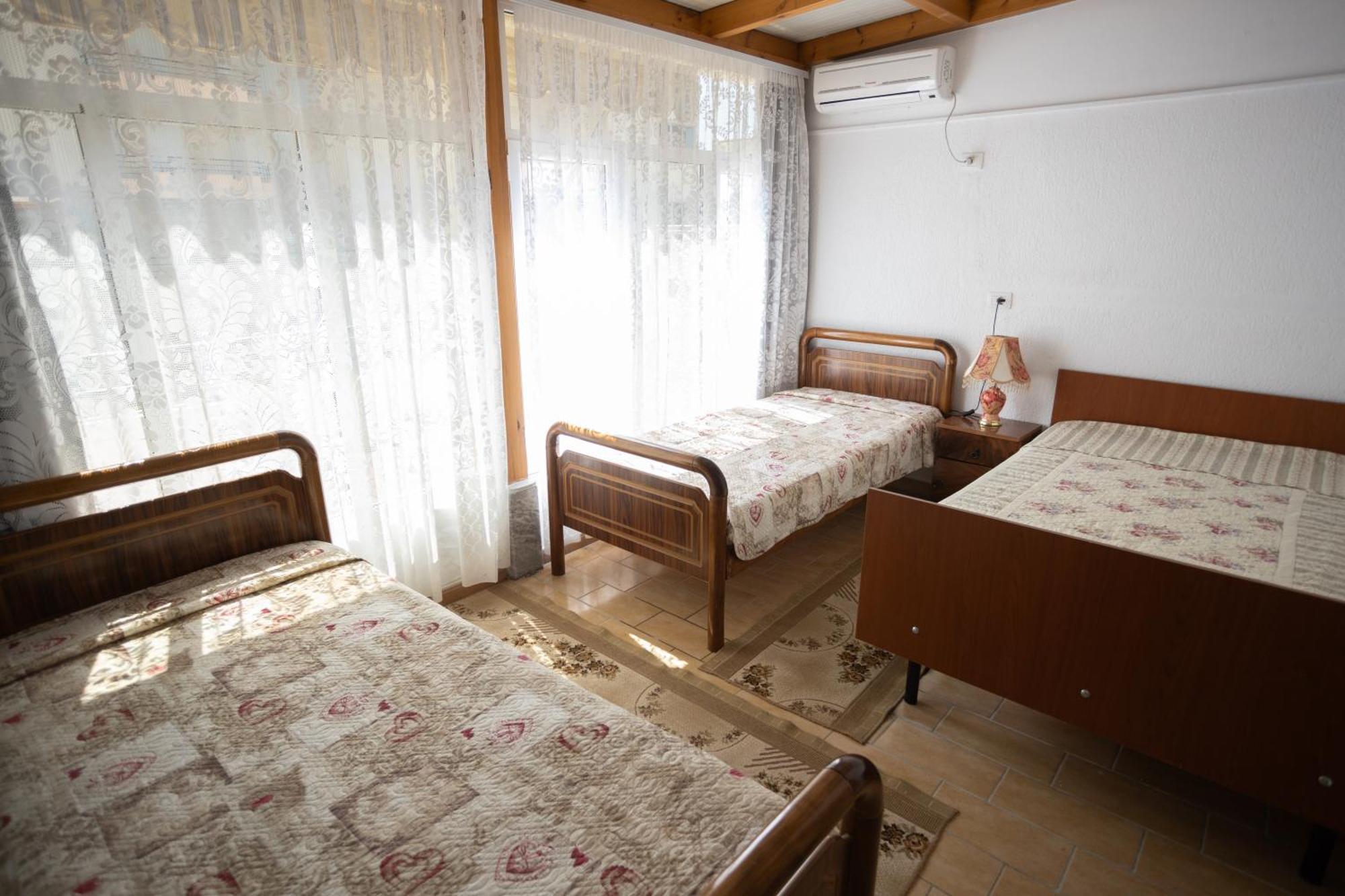 Sunny And Spacious In Orikum